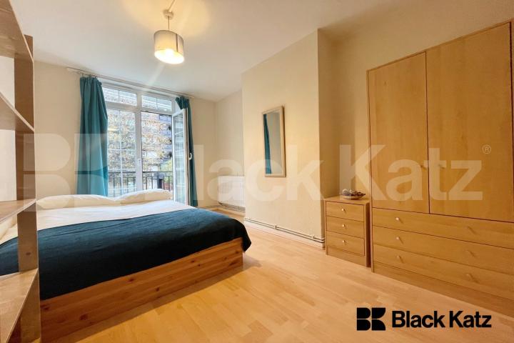 Superbly Located Two Double Bedroomed Apartment By Tabard Gardens Tabard street, London Bridge